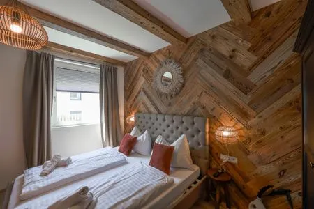 Schlafzimmer 1, Doppelbett Bergzeit by Alpenidyll Apartments