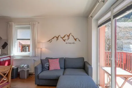 Wohnzimmer mit Zugang Balkon Dachsteinblick by Alpendyll Apartments