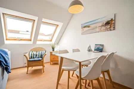 3 Ferienwohnung Studio Waren Essbereich  Studio