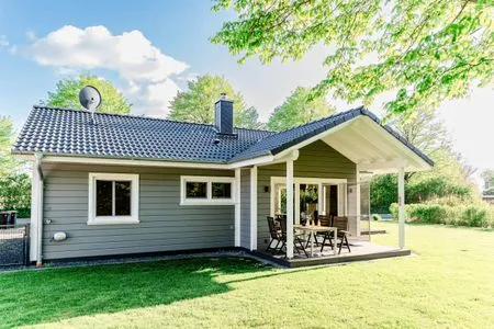 Eingezäunter Garten mit 2 Terrassen, Grill und Gartenmöbeln Fördezauber