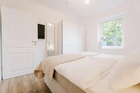 Schlafzimmer de See - Suite 3 | Seitliche Deichlage