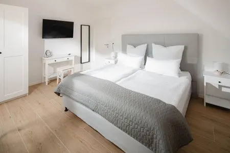 Schlafzimmer Suite West | Seitliche Wasserlage