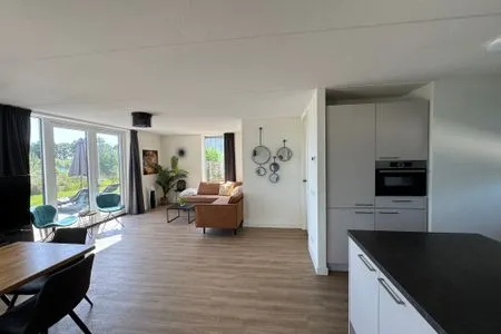  EuroParcs De Kraaijenbergse Plassen 12-Personen-Villa BeachLife Nr. 318