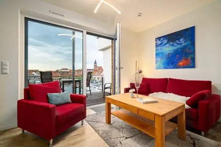 2 Ferienwohnung Wohlfühloase Hafenresidenz Waren (Müritz) - Wohnzimmer mit Hafenblick  Wohlfühloase
