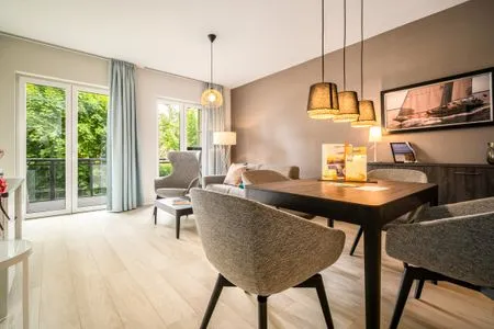 4 Ferienwohnung Lüttstuv Ostseebad Wustrow – Moderner, lichtdurchfluteter Wohn- und Essbereich  Lüttstuv
