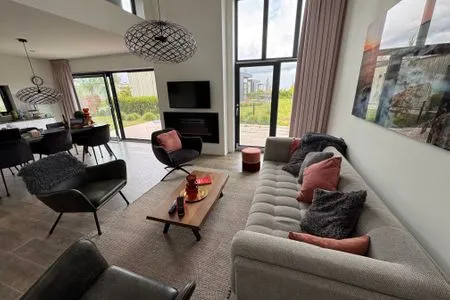  EuroParcs Enkhuizer Strand Cube Elite Paradiso mit Zaun Haus Nr. 211