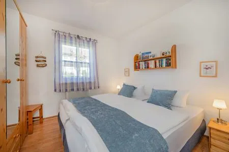 Schlafzimmer Ferienwohnung Inselnest mit Terrasse & Strandkorb - nur 500 Meter bis zum Strand
