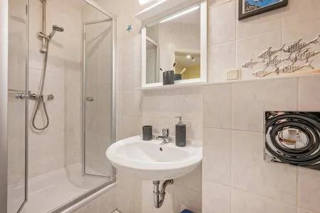 Badezimmer Ferienwohnung Schrabbe nur 800 Meter zum Strand mit Terrasse