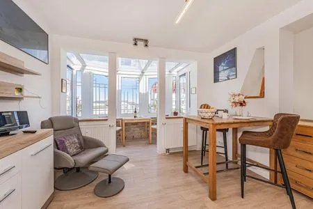 Hauptansicht Villa Sanke App. Seeblick nur 200 Meter zum Strand mit Ostseeblick