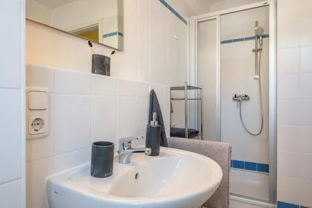 Badezimmer Ferienwohnung Koralle nur 500 m zum Strand mit Balkon
