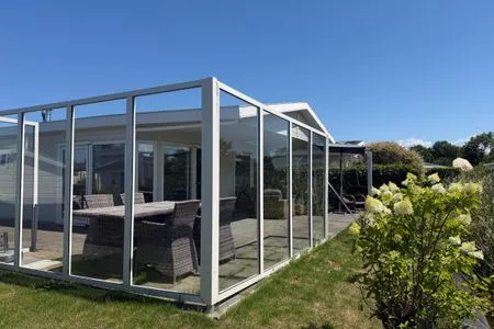  EuroParcs Schoneveld / Breskens Chalet Maritim mit Zaun Haus Nr. J267