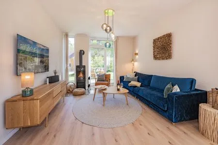Wohnzimmer Ferienhaus Reethus bei den Wassern mit Sauna, Kamin und Terrasse