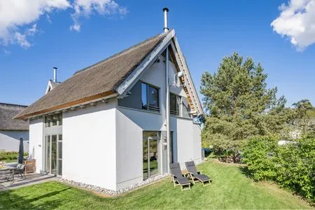Fassade / Eingang Ferienhaus Reethus bei den Wassern mit Sauna, Kamin und Terrasse