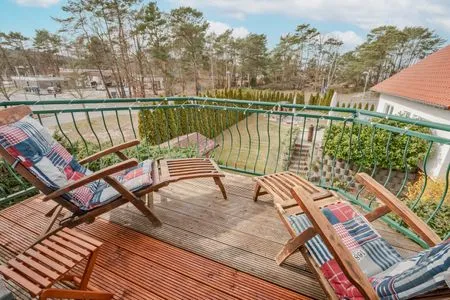 Terrasse Ferienwohnung Strandlerche mit Balkon, Badewanne und Dusche