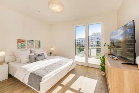 Schlafzimmer Ferienwohnung Haff & Herz mit Balkon, Freizeit- und Kinderspielbereich