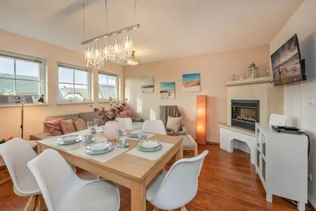 Hauptansicht Ferienwohnung Strandbrise mit Kamin und Balkon