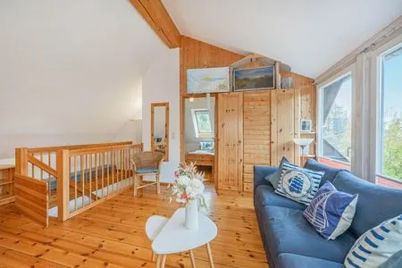 Hauptansicht Ferienhaus Rad Kapitän direkt am See mit Sauna und Terrasse