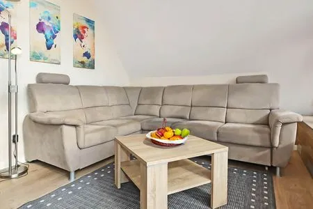 Wohnzimmer Uns Schilfhus App. Atelier mit großen Balkon und nur 100 m zum Strand