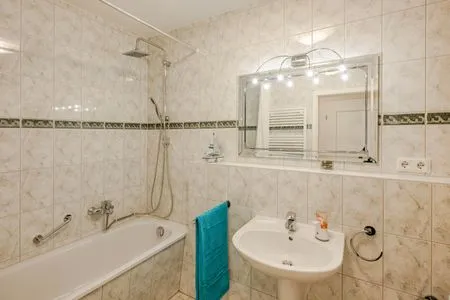 Badezimmer Ferienwohnung Gestrandet mit Terrasse, Parkplatz und WLAN