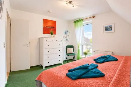 Schlafzimmer mit Doppelbett  Ferienwohnung Jonathan