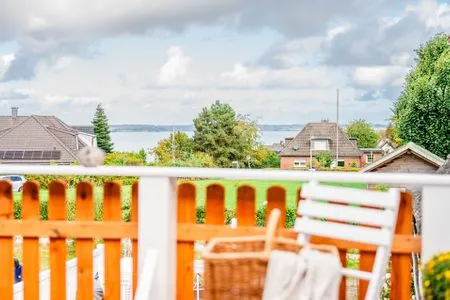 Kleine Dachterrasse mit Meerblick und Sitzmöbeln Nordkiek No. 8