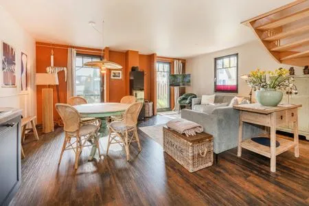 Wohnzimmer Ferienhaus Ferdinand mit Sauna, Kamin und Terrasse - Hunde willkommen