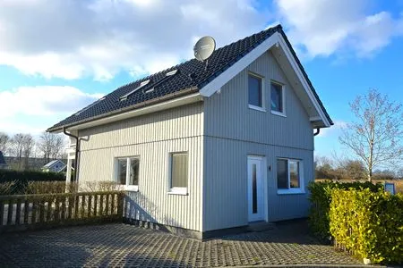 Fassade / Eingang Ferienhaus "Marie II" ostseenah im Ferienpark Holm