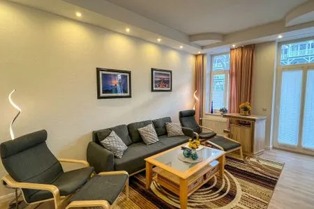 Wohnzimmer helle Ferienwohnung, strandnah mit großem Balkon