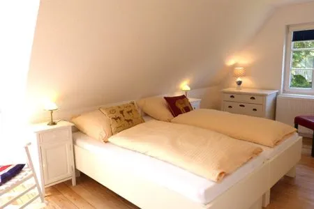 Doppelbettschlafzimmer im Ferienhaus Koggenhüs in Norddorf auf Amrum Ferienhaus *Koggenhüs*