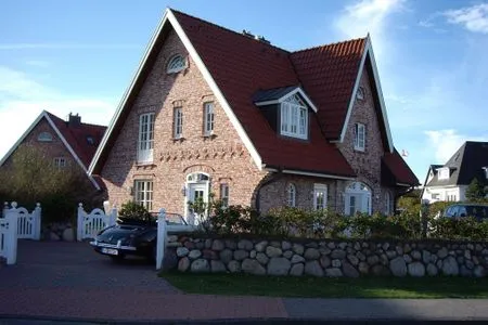 Fassade / Eingang LH Isernhagenhof, App.4
