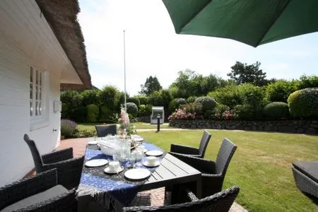 Terrasse Rosenhaus unter Reet