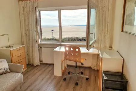 Arbeitsplatz mit Meerblick im Schlafzimmer der Wohnung Gorch Fock im Haus Kap Hoorn in Wittdün auf Amrum Haus Kap Hoorn Ferienwohnung Gorch Fock