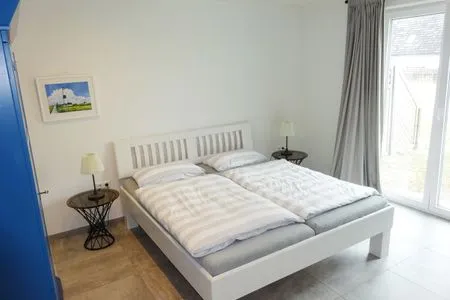 Schlafzimmer 1 in der Ferienwohnung Weiße Düne 4 in Wittdün auf Amrum Haus *Weiße Düne* Ferienwohnung Weiße Düne 4