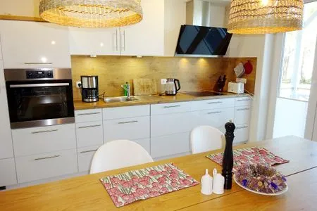 Küche in der Ferienwohnung Weiße Düne 4 in Wittdün auf Amrum Haus *Weiße Düne* Ferienwohnung Weiße Düne 4