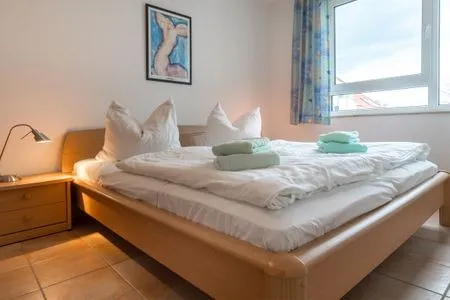 Schlafzimmer mit Doppelbett Residenz am Strand Wohnung 1-11