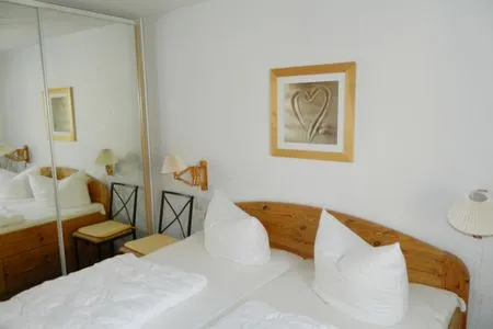 Schlafzimmer mit Doppelbett Residenz am Strand Wohnung 3-51