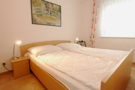 Schlafzimmer mit Doppelbett Residenz am Strand Wohnung 6-75