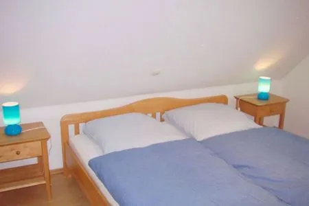 Schlafzimmer mit Doppelbett Hoppenberg 9 OG links - Zur Kogge