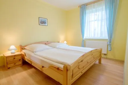 Schlafzimmer mit Doppelbett Zur Hanse Wohnung 4.2