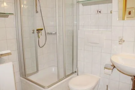 Badezimmer mit Dusche  Hafenstrasse 34 - Wohnung 3