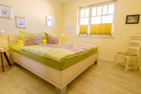 Schlafzimmer mit Doppelbett Neue Reihe Neue Reihe 28 - Wohnung Buhne 28