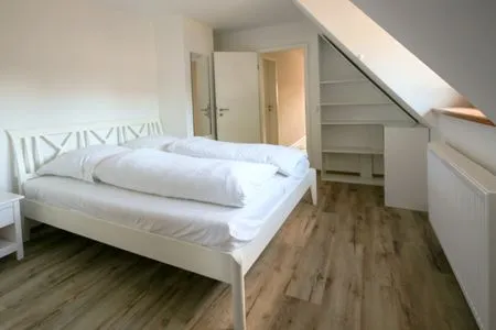 Schlafzimmer mit Doppelbett  Wohnung Manu