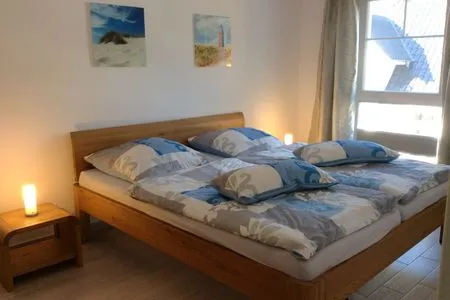Schlafzimmer mit Doppelbett Hafenstrasse 15 in Prerow Wolkenglanz in Prerow
