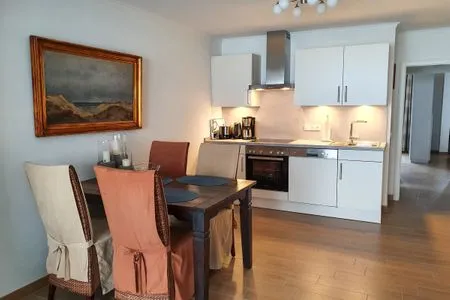 Küche mit Esstisch in der Ferienwohnung Passat im Haus Kap Hoorn in Wittdün auf Amrum Haus Kap Hoorn Ferienwohnung Passat