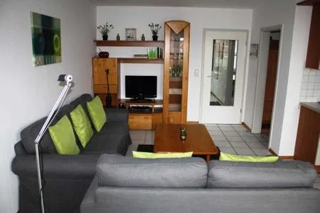 Wohnzimmer (OST8) Ferienwohnung "Lörper 2"
