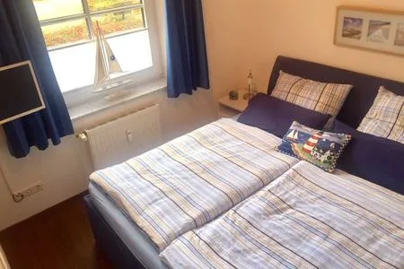 Schlafzimmer (OST35c) Ferienwohnung "Sonnendeck"