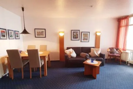 Wohnzimmer (STR123c) Ferienwohnung  "Strandhotel" - App. 25