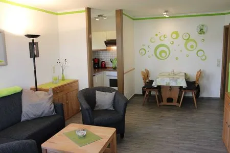 Wohnzimmer (TRA7e) Ferienwohnung "Windrose App. 13"