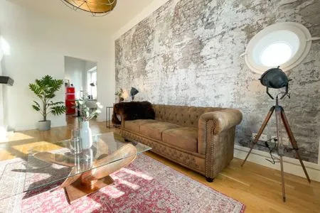 Wohnzimmer Altbauwohnung mit Panorama Schleiblick, Balkon und Kamin im Herzen von Schleswig