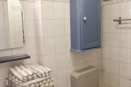 Badezimmer in der Ferienwohnun Brombelbei in Süddorf auf Amrum Hüs Sanskiin Ferienwohnung *Brombelbei*